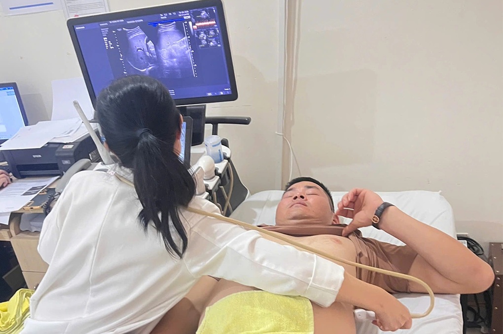 Tài xế taxi dùng gạch tấn công vợ chồng khách đi xe - 2 Tài xế taxi dùng gạch tấn công vợ chồng khách đi xe - 2