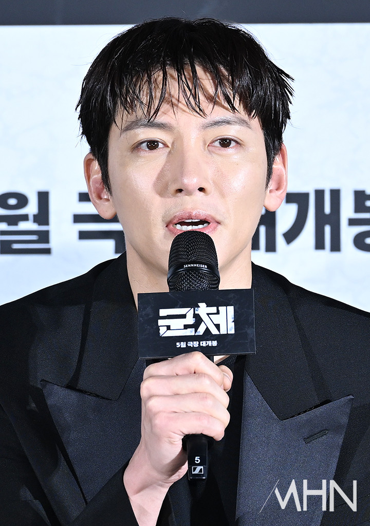 Jeon Ji Hyun diện bộ đồ kín cổng cao tường nhưng khiến cả MXH phải bàn, Ji Chang Wook lép vế toàn diện trước nam thần “không góc chết”- Ảnh 7.