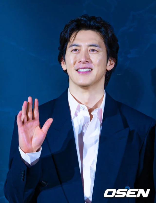 Jeon Ji Hyun diện bộ đồ kín cổng cao tường nhưng khiến cả MXH phải bàn, Ji Chang Wook lép vế toàn diện trước nam thần “không góc chết”- Ảnh 9.