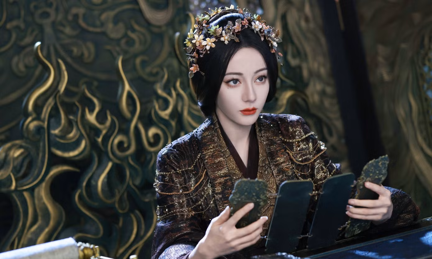 Mỹ nhân đè bẹp Địch Lệ Nhiệt Ba- Ảnh 4.