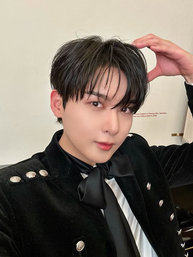 Nam thần Super Junior vội vã bỏ chạy, mặc fan chấn thương nặng trong concert?- Ảnh 4.