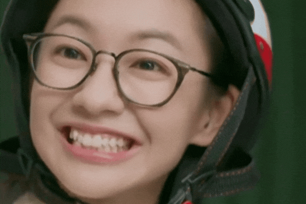 Đã tìm ra cô gái mang cả mặt trời trong nụ cười, đẹp thế này không tươi nhất Việt Nam thì quá phí- Ảnh 2.