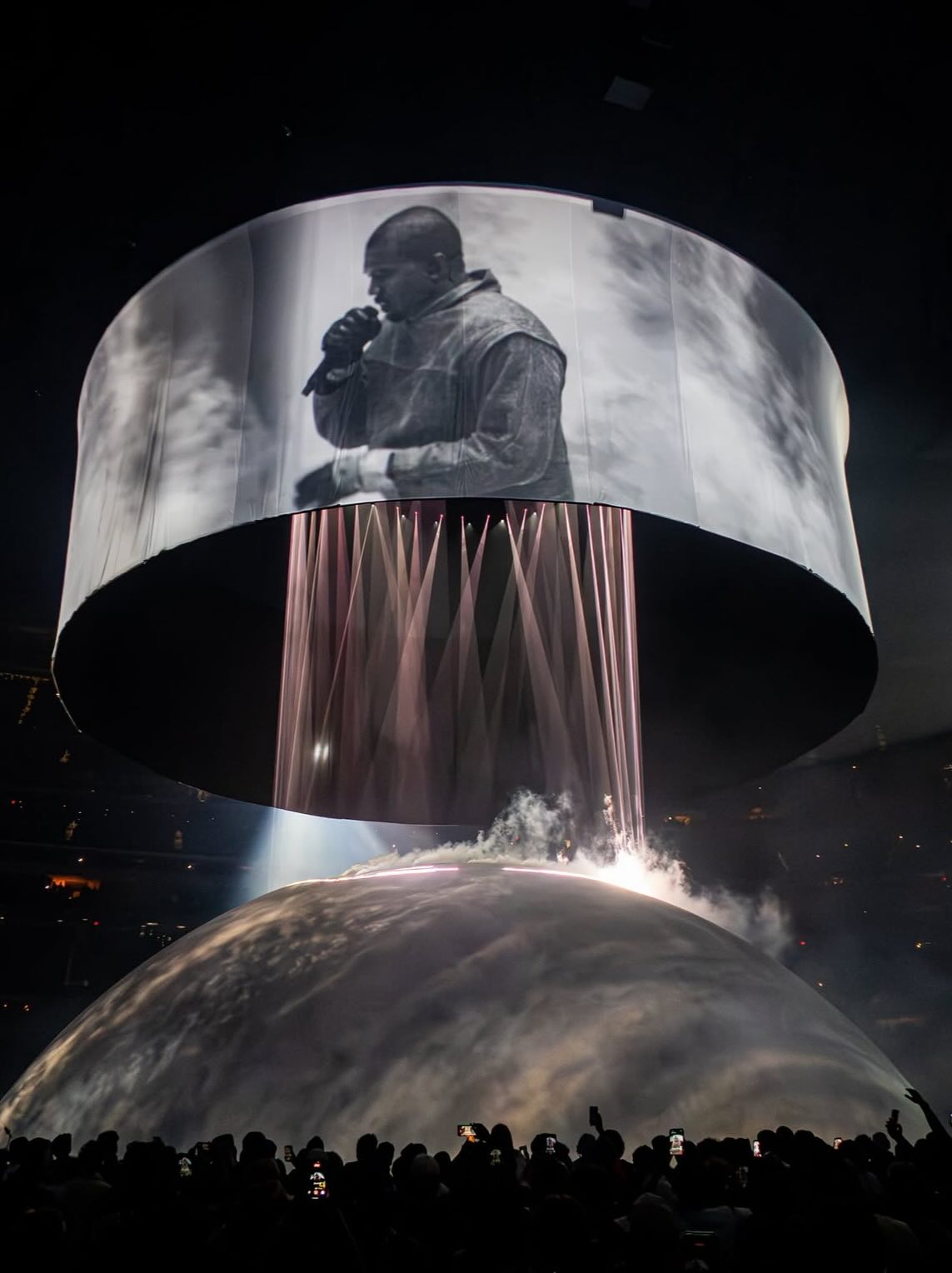 "Gã tồi tuyệt vời" của showbiz: Tài năng đi trước thời đại 10 năm, bị ghét đến mức bay màu 53 nghìn tỷ mà không bận tâm- Ảnh 1.