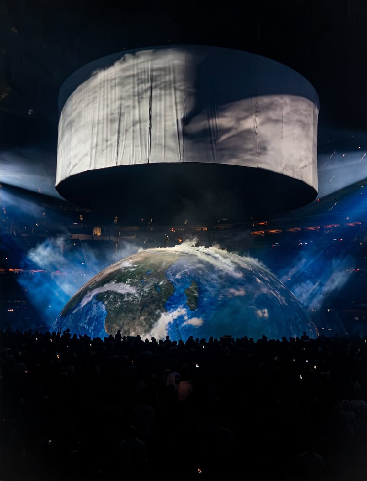 "Gã tồi tuyệt vời" của showbiz: Tài năng đi trước thời đại 10 năm, bị ghét đến mức bay màu 53 nghìn tỷ mà không bận tâm- Ảnh 2.