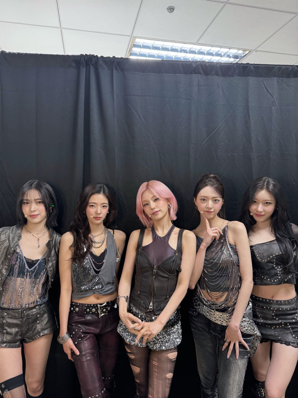 Mỹ nhân được đề cử đẹp nhất thế giới hết thời: Doanh thu album thấp nhất lịch sử, bốc hơi khỏi toàn bộ BXH- Ảnh 9.