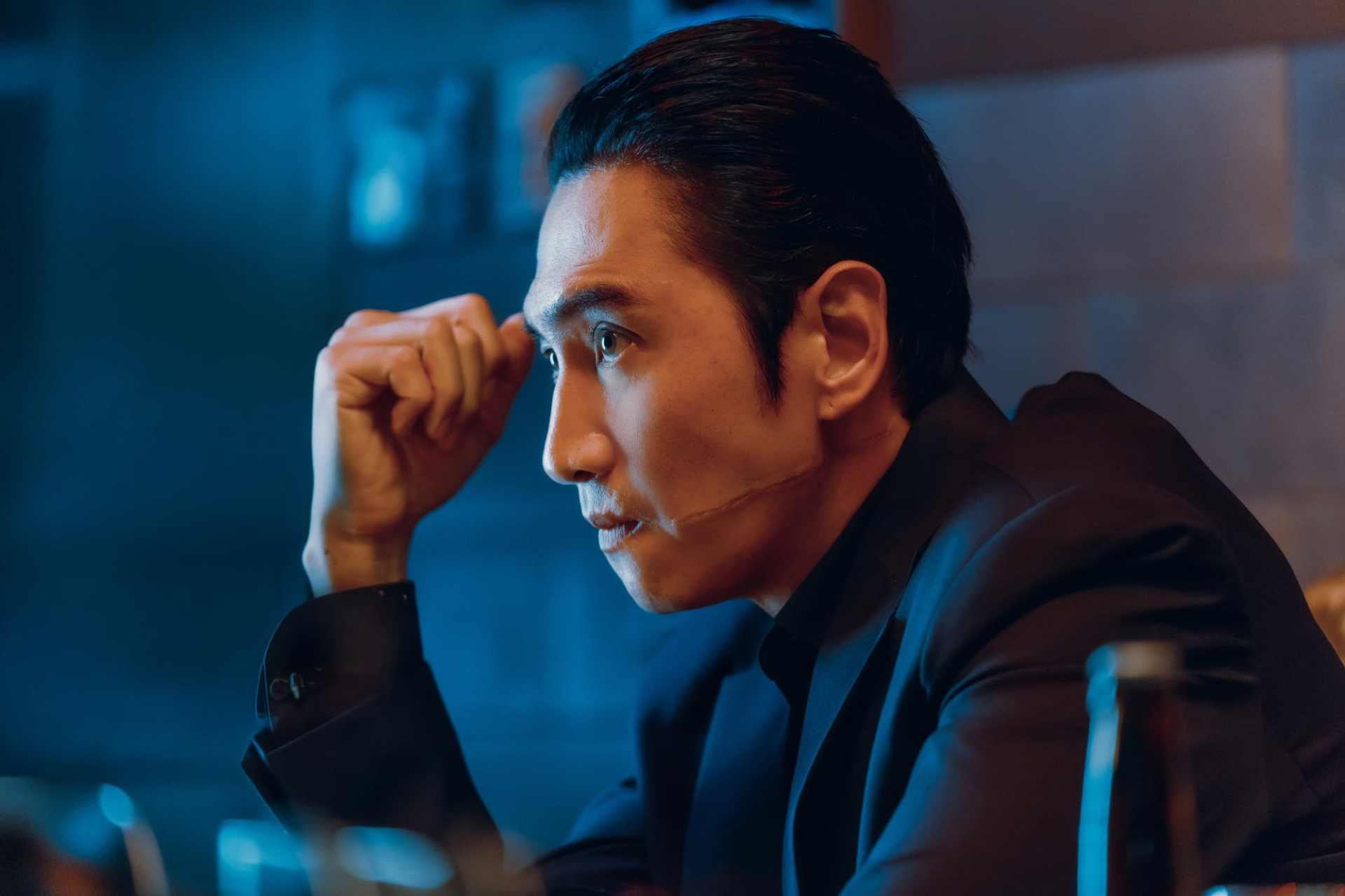 Hoàng tử châu Á lộ vết sẹo dài trên mặt, mấy chục năm trời chưa bao giờ đáng sợ đến thế- Ảnh 1.