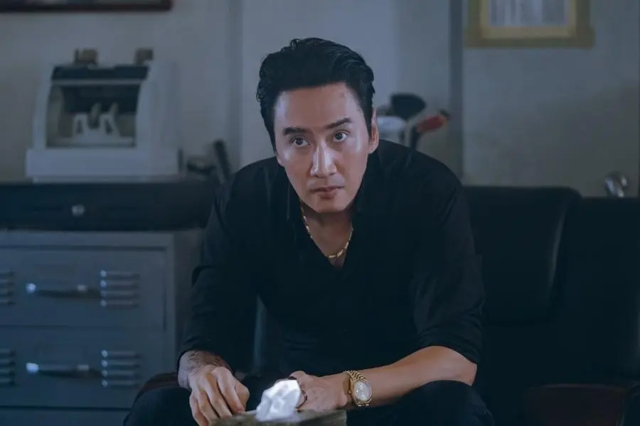 Hoàng tử châu Á lộ vết sẹo dài trên mặt, mấy chục năm trời chưa bao giờ đáng sợ đến thế- Ảnh 2.