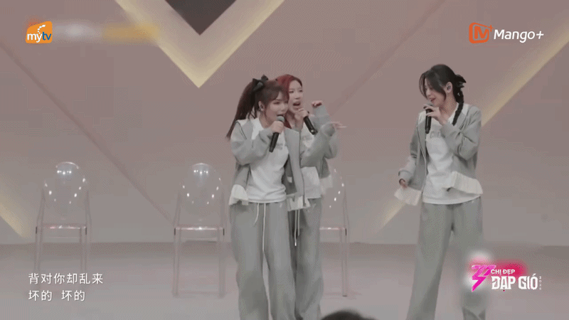 Căng cho team Trang Pháp ở show Trung: Hát hụt hơi và liên tục quên lời, BGK phê bình thẳng “chỉ toàn cười đùa”- Ảnh 2.