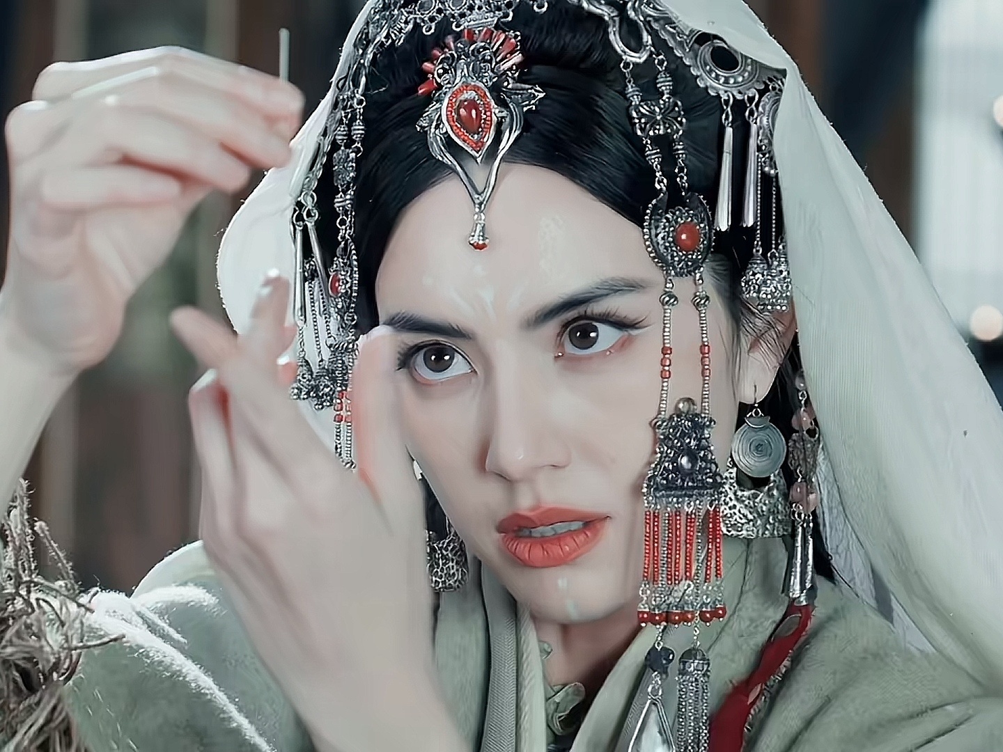 Chiếc váy mỏng tang, mặc như không mặc khiến Mai Davika bị mắng “không biết xấu hổ”- Ảnh 6.