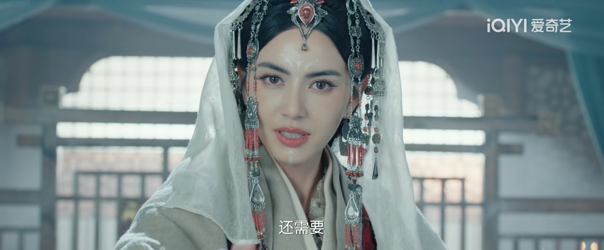 Chiếc váy mỏng tang, mặc như không mặc khiến Mai Davika bị mắng “không biết xấu hổ”- Ảnh 7.