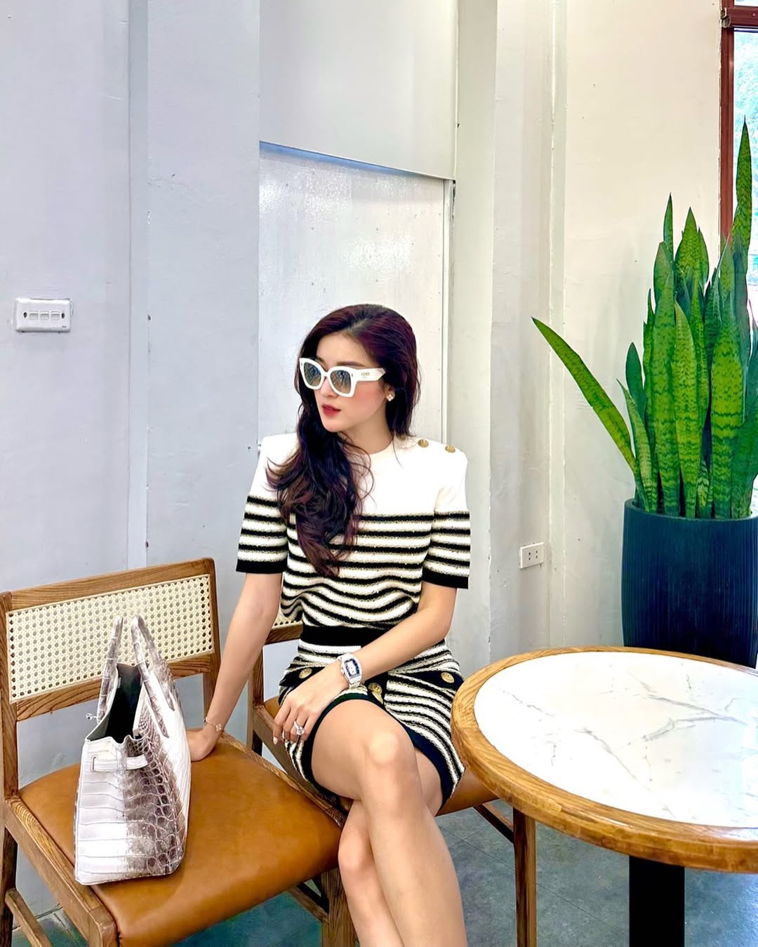 Thái độ mới nhất của Á hậu Huyền My giữa lúc bị tấn công vì đôi giày bẩn giá 2 triệu- Ảnh 6.