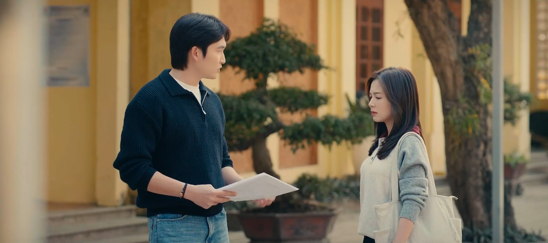 Phim Việt giờ vàng mới chiếu đã bị chê tơi tả: Nam chính lúc nào cũng “khinh khỉnh”, nữ chính sao mà nhạt thế- Ảnh 3.