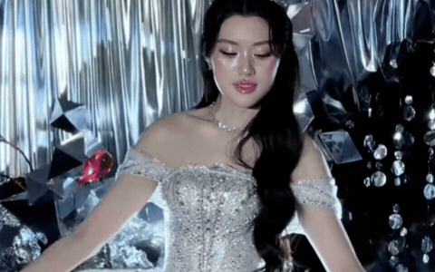 Phương Oanh làm cô dâu vướng tranh cãi- Ảnh 1.