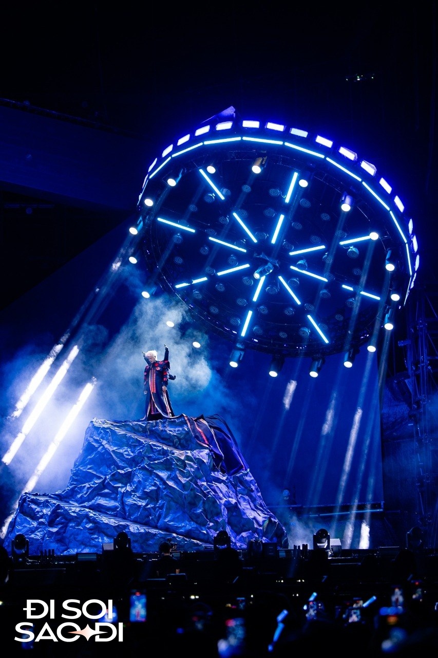 RHYDER và concert LUMINARHY: Ở tuổi 25, một nghệ sĩ trẻ chứng minh mình đủ sức gánh cả giấc mơ lớn!- Ảnh 9. RHYDER và concert LUMINARHY: Ở tuổi 25, một nghệ sĩ trẻ chứng minh mình đủ sức gánh cả giấc mơ lớn!- Ảnh 9.