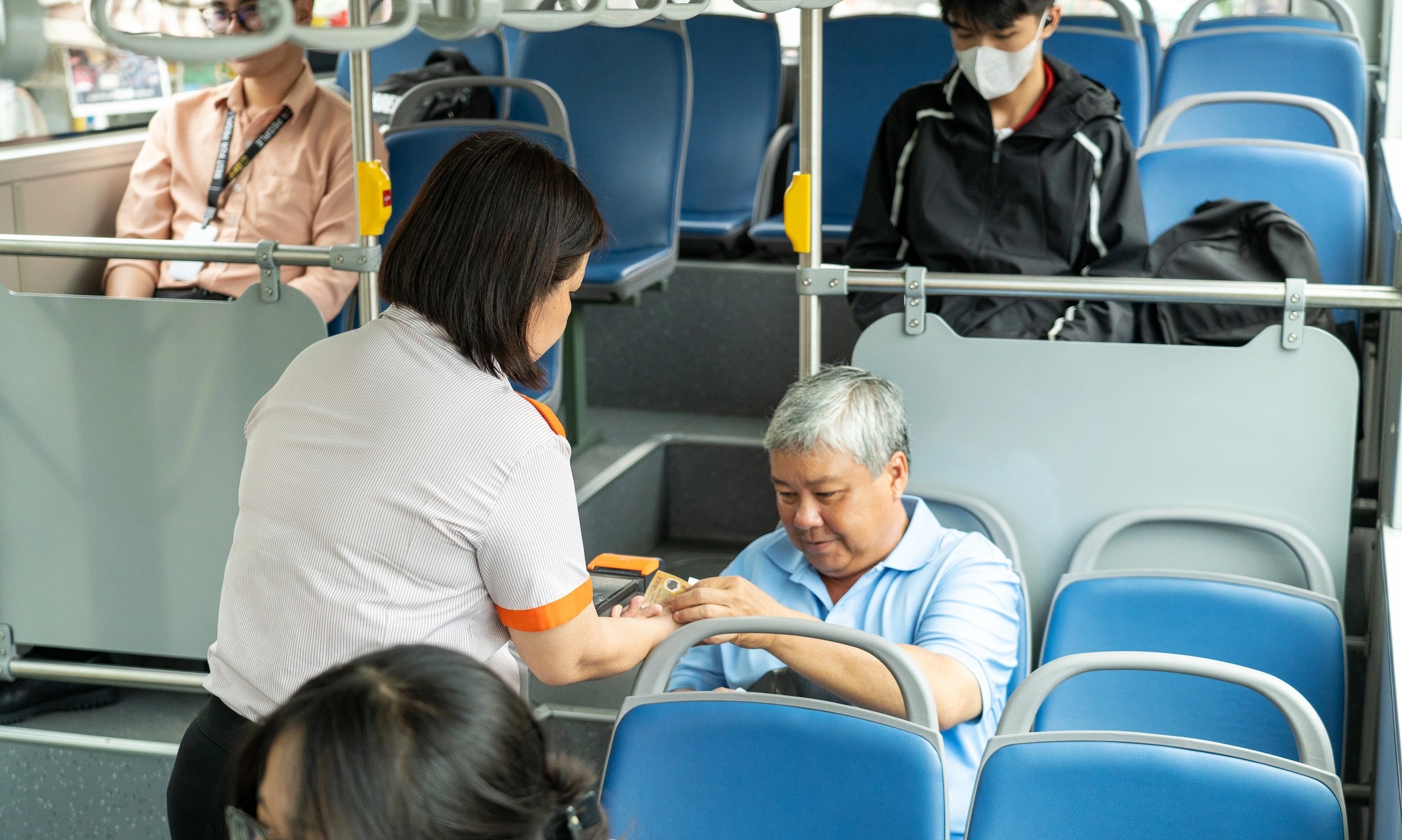 TP.HCM dự kiến chi 930 tỉ miễn phí xe buýt từ tháng 5.2026 - Ảnh 1.