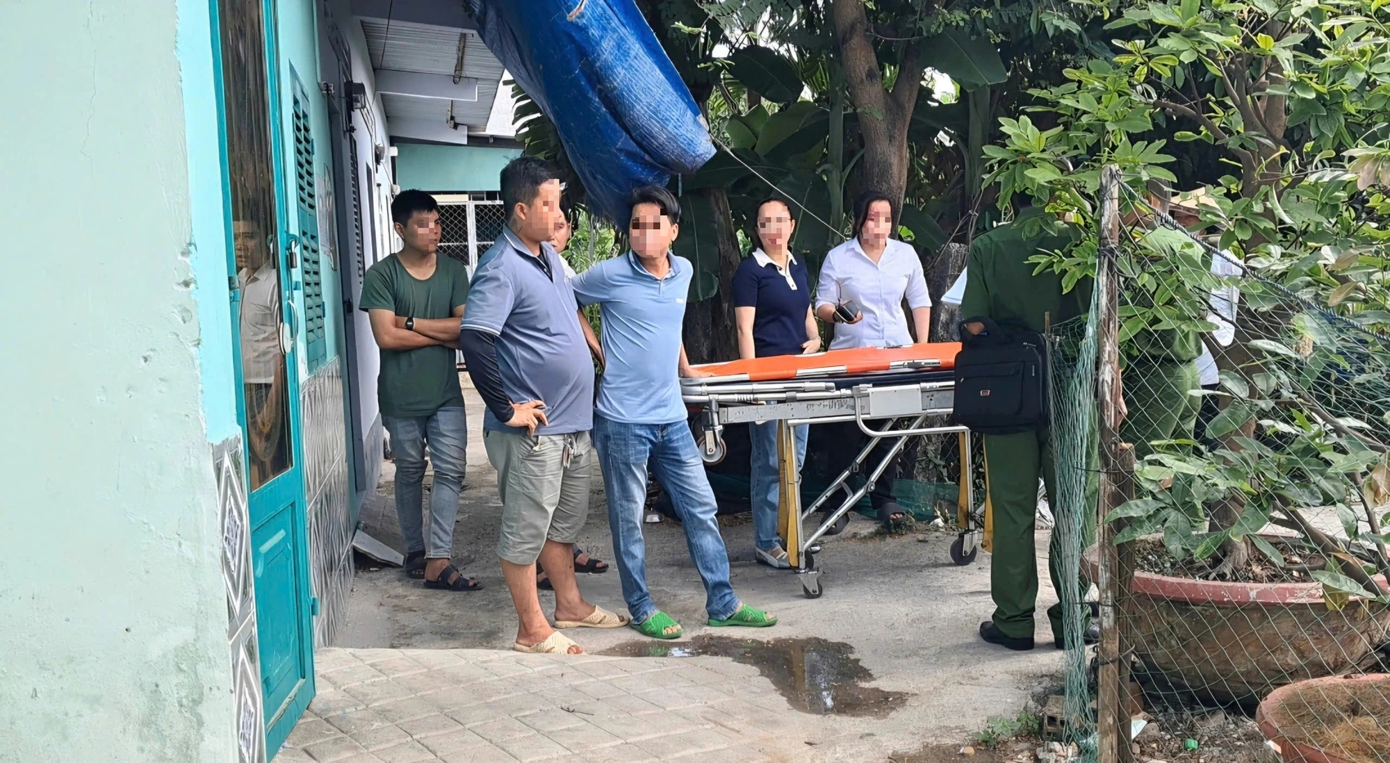 Gọi điện thoại không được, đến phòng trọ tìm phát hiện bạn đã tử vong - Ảnh 1.