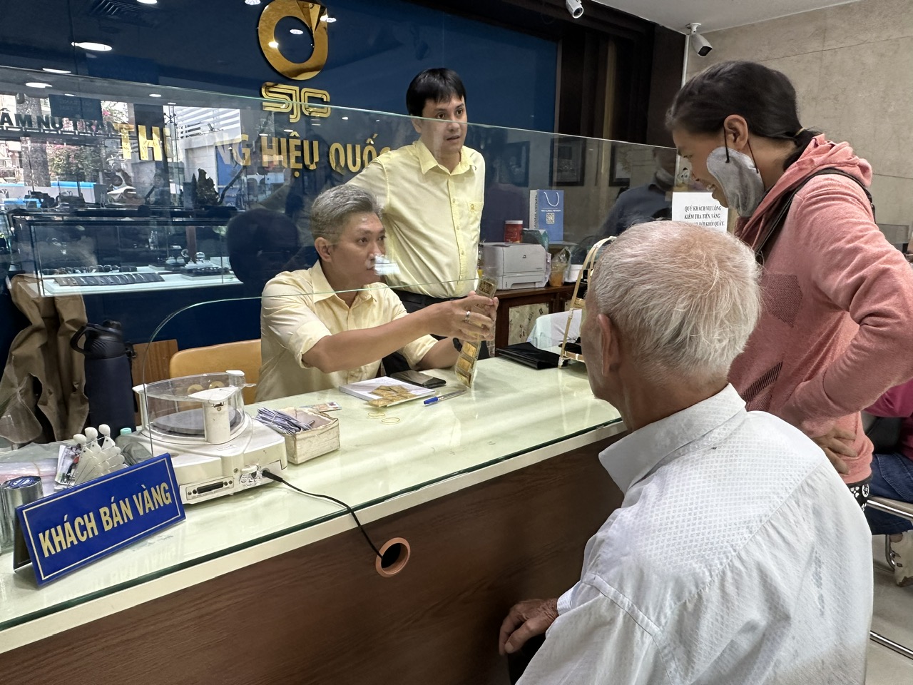 Công ty SJC tạm ngưng đăng ký mua vàng online- Ảnh 1.