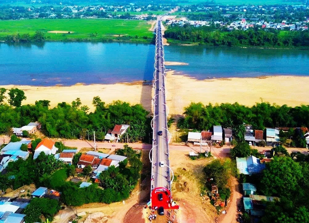 Đà Nẵng đề nghị gỡ 'nút thắt' mặt bằng, tăng tốc loạt dự án cầu trọng điểm - Ảnh 1.