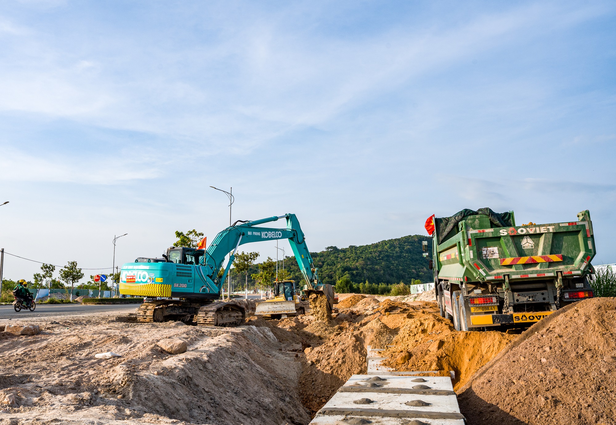 Loạt dự án trọng điểm lo đội vốn hơn 42.000 tỉ vì giá xăng dầu- Ảnh 2. Loạt dự án trọng điểm lo đội vốn hơn 42.000 tỉ vì giá xăng dầu- Ảnh 2.