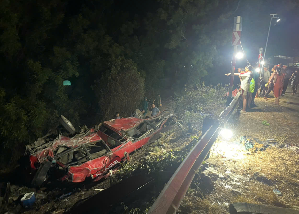 Thông tin mới nhất vụ xe khách lao xuống vực làm 4 người tử vong- Ảnh 1.