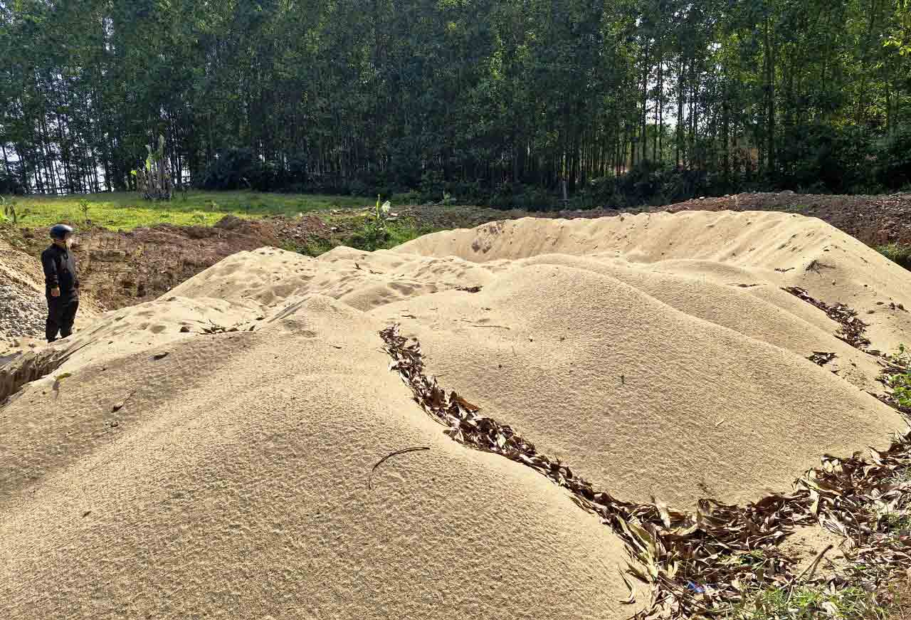 Cát sông Thu Bồn bị 'rút ruột' giữa đêm- Ảnh 3.