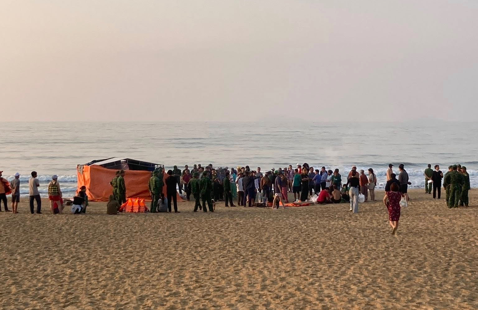 Tìm thấy thi thể nam sinh mất tích trên biển Quy Nhơn- Ảnh 1. Tìm thấy thi thể nam sinh mất tích trên biển Quy Nhơn- Ảnh 1.