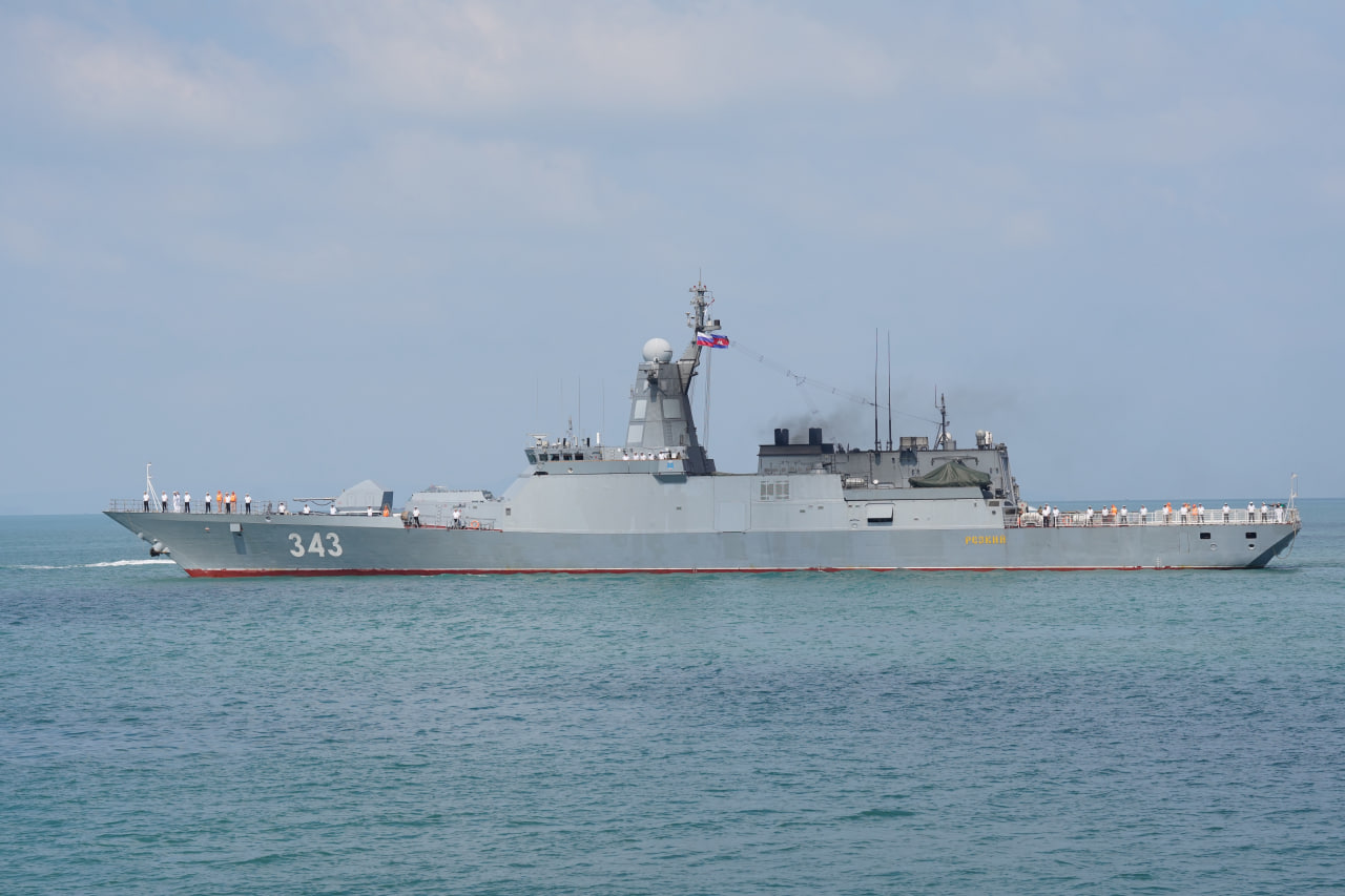 Hai tàu chiến Hạm đội Thái Bình Dương của Nga cập cảng Sihanoukville ở Campuchia - Ảnh 2.