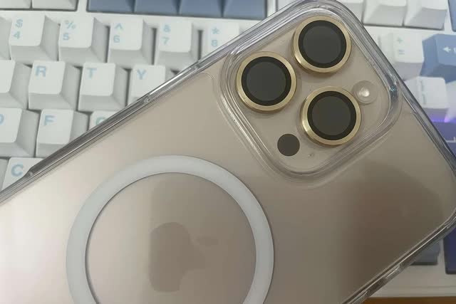 Dùng ốp lưng điện thoại sau bao lâu thì nên thay? - Ảnh 1.