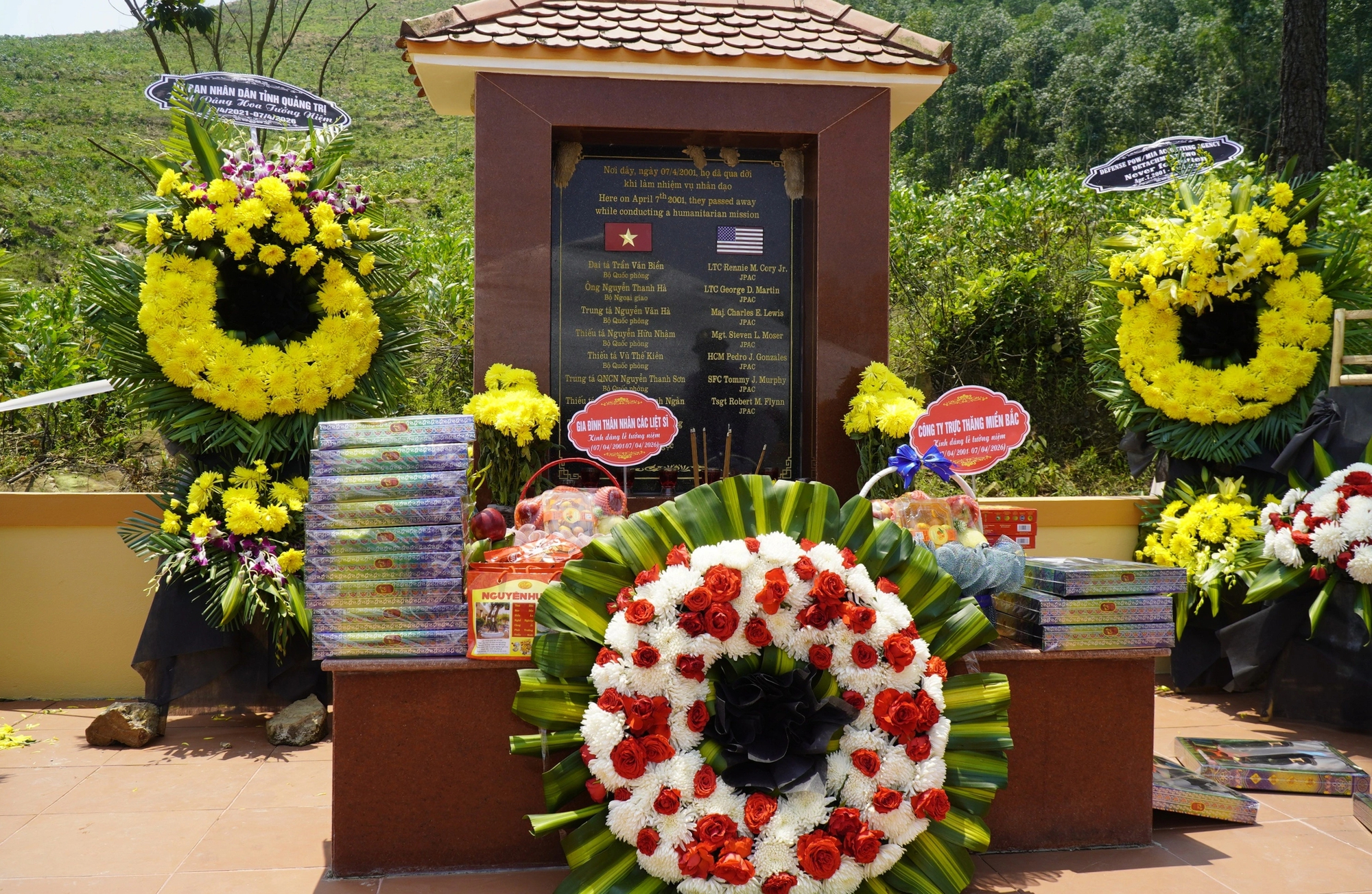 Tưởng niệm 25 năm vụ tai nạn trực thăng làm 16 người hy sinh tại Quảng Trị - Ảnh 3.