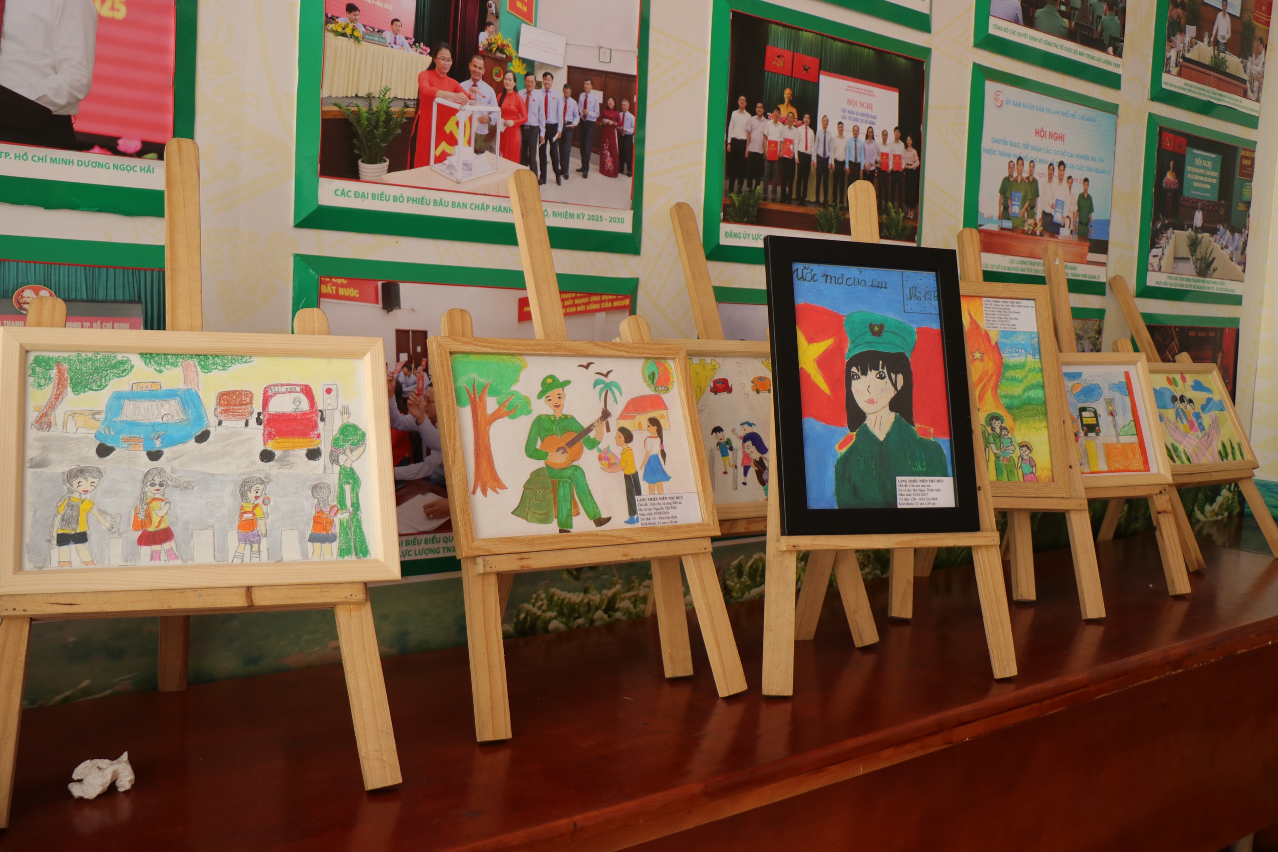 Trẻ yếu thế kể chuyện Thanh niên xung phong TP.HCM bằng tranh - Ảnh 7.