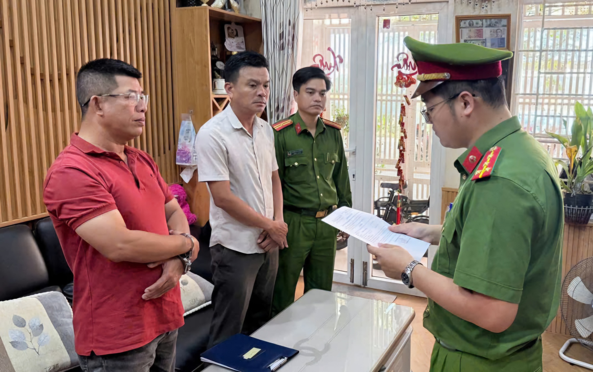 Đà Nẵng: Bắt người giăng bẫy góp vốn mua đất "ma", chiếm đoạt 2,7 tỉ đồng - Ảnh 1.