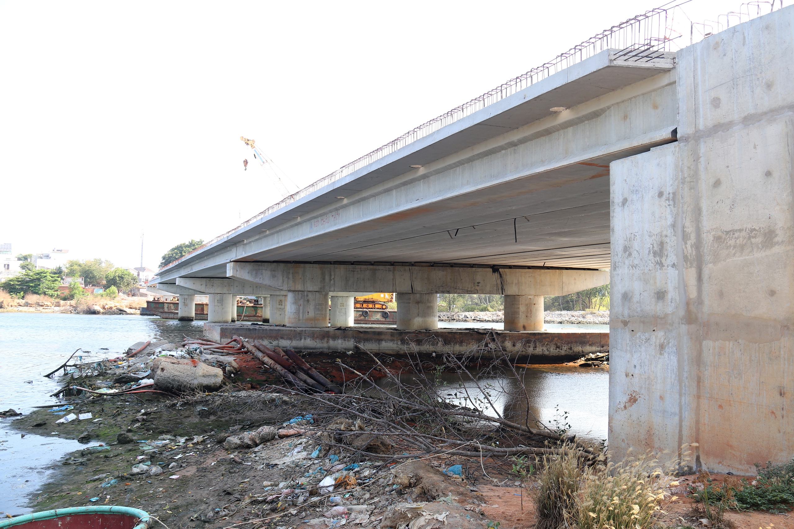 Cầu Văn Thánh bắc qua sông Cà Ty: Vì sao phải xây từ giữa sông? - Ảnh 4.