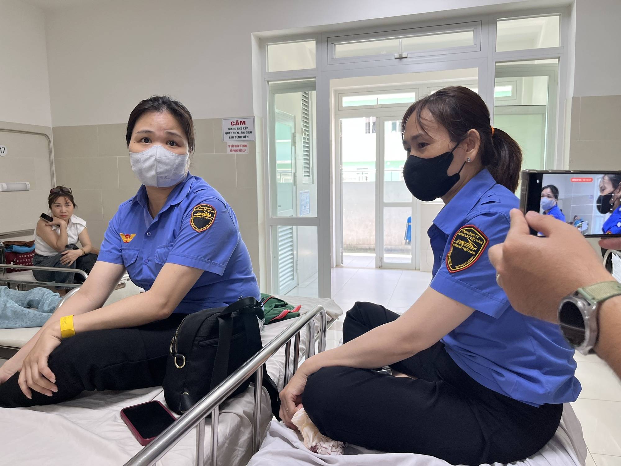 Bắt khẩn cấp người phụ nữ tấn công nhân viên gác chắn ở Đà Nẵng- Ảnh 3.