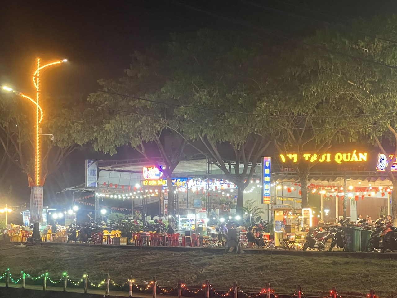 Phố đêm Chợ Nhỏ ở Pleiku: Thực trạng đáng buồn và nhu cầu thay đổi - Ảnh 8.