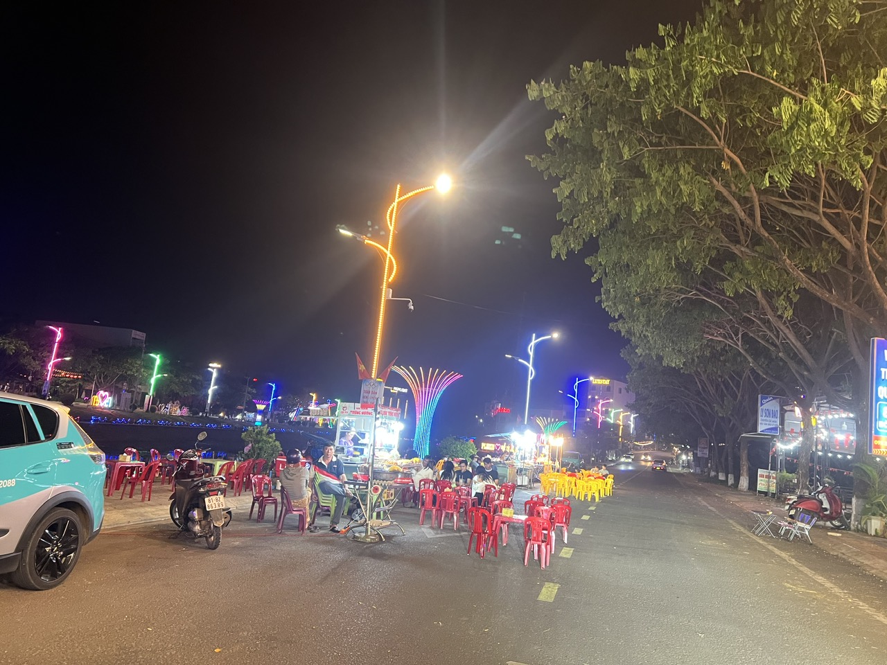 Phố đêm Chợ Nhỏ ở Pleiku: Thực trạng đáng buồn và nhu cầu thay đổi - Ảnh 10.