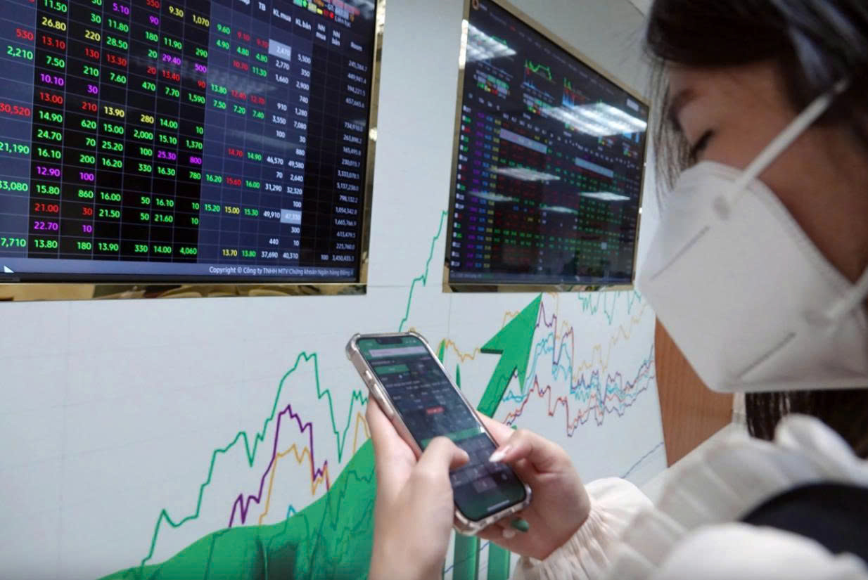 Cổ phiếu Vingroup, Vinhomes, FPT... bùng nổ sau thông tin chứng khoán được nâng hạng- Ảnh 1. Cổ phiếu Vingroup, Vinhomes, FPT... bùng nổ sau thông tin chứng khoán được nâng hạng- Ảnh 1.