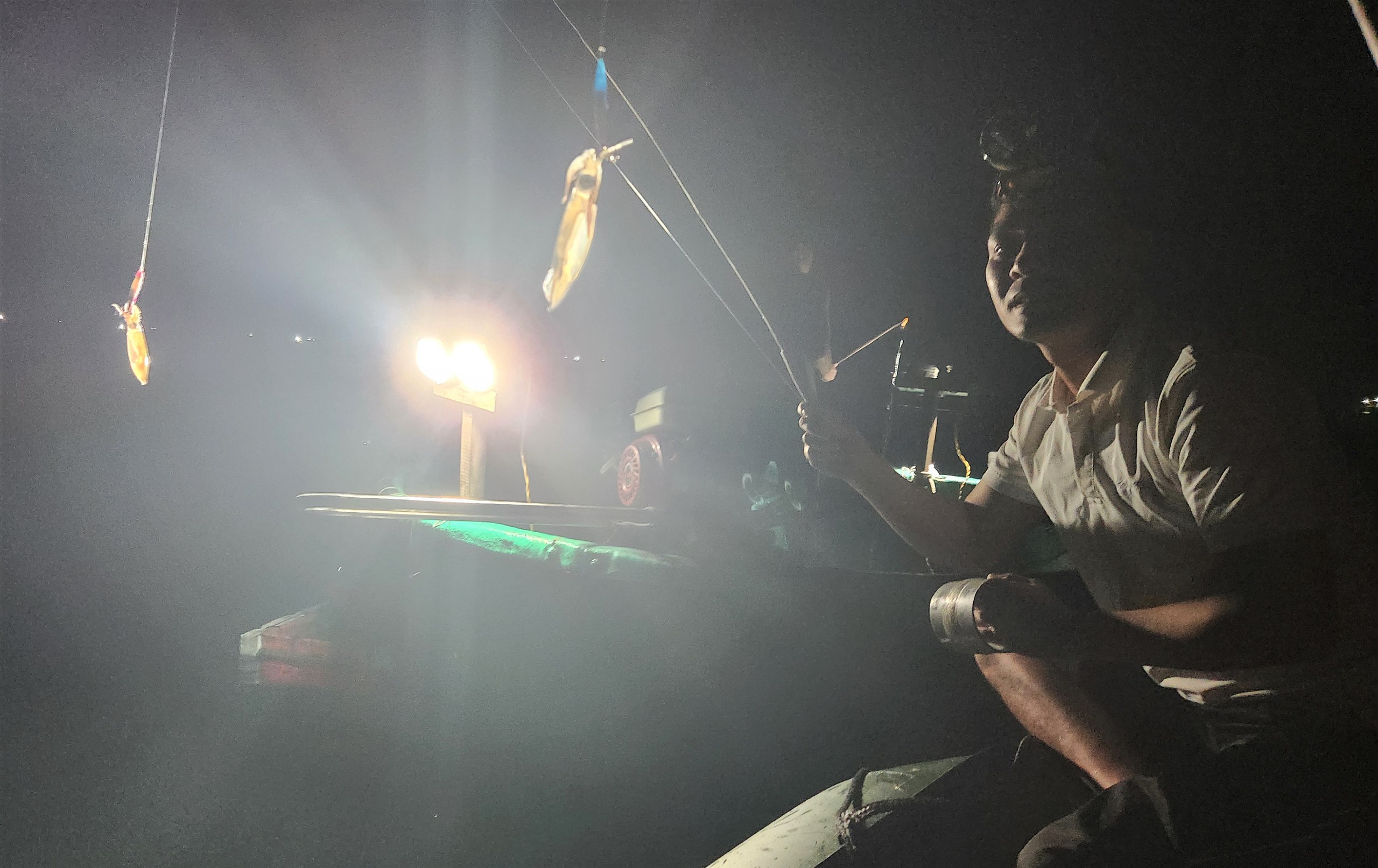 Mùa lộc biển: Theo chân ngư dân săn 'vàng đen'- Ảnh 10.