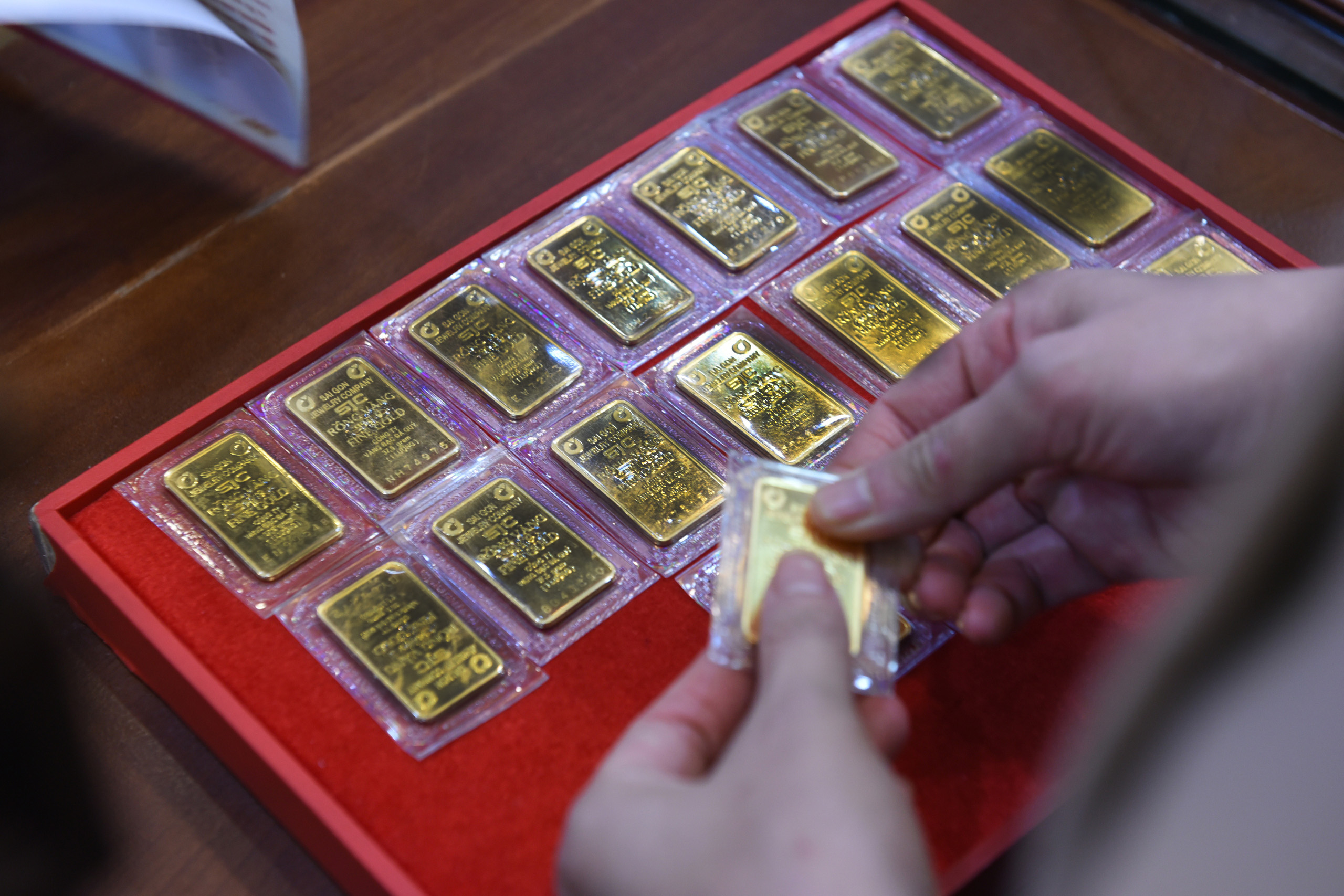 Vay vàng và 'sập'- Ảnh 1.