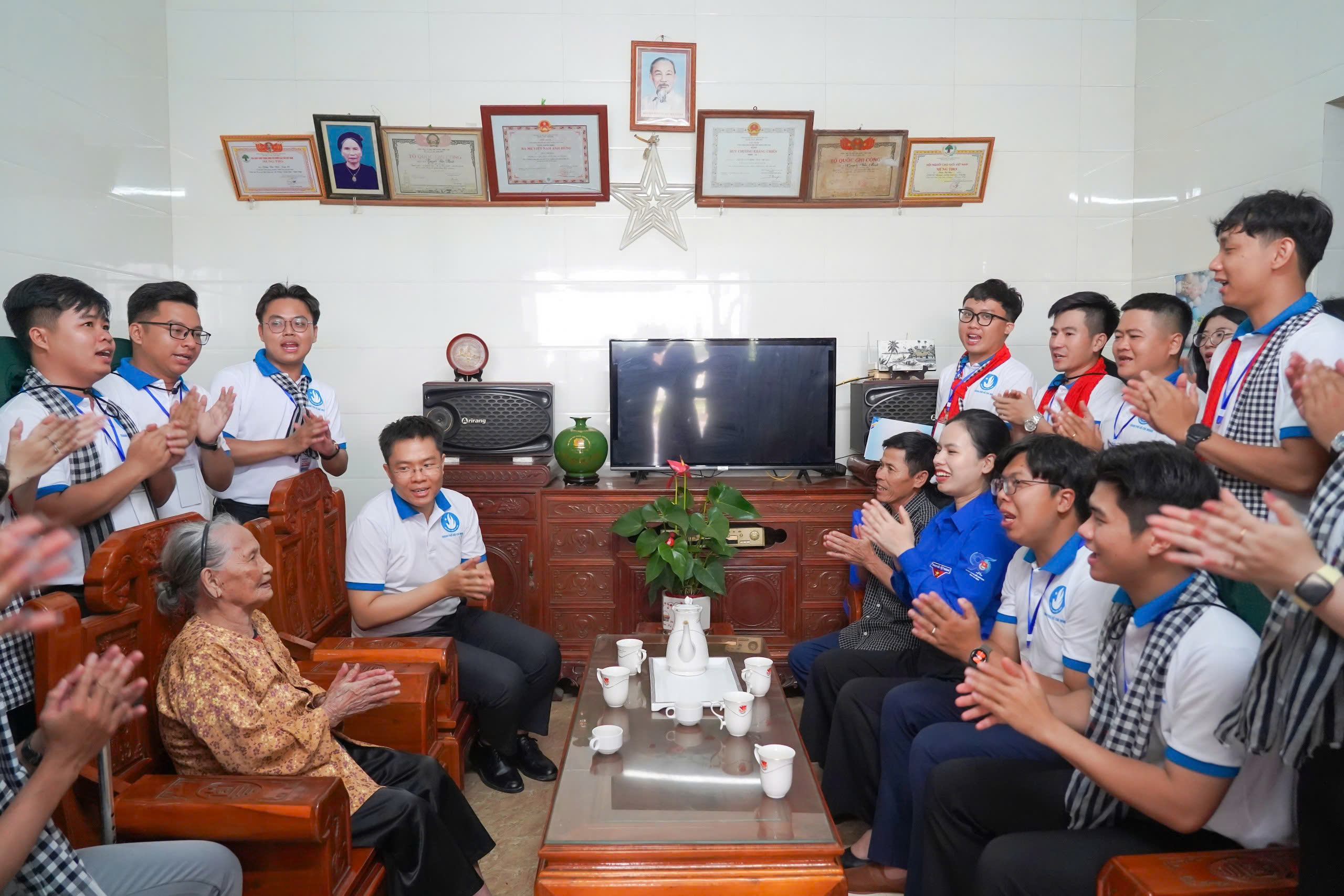 về nguồn - Ảnh 1.