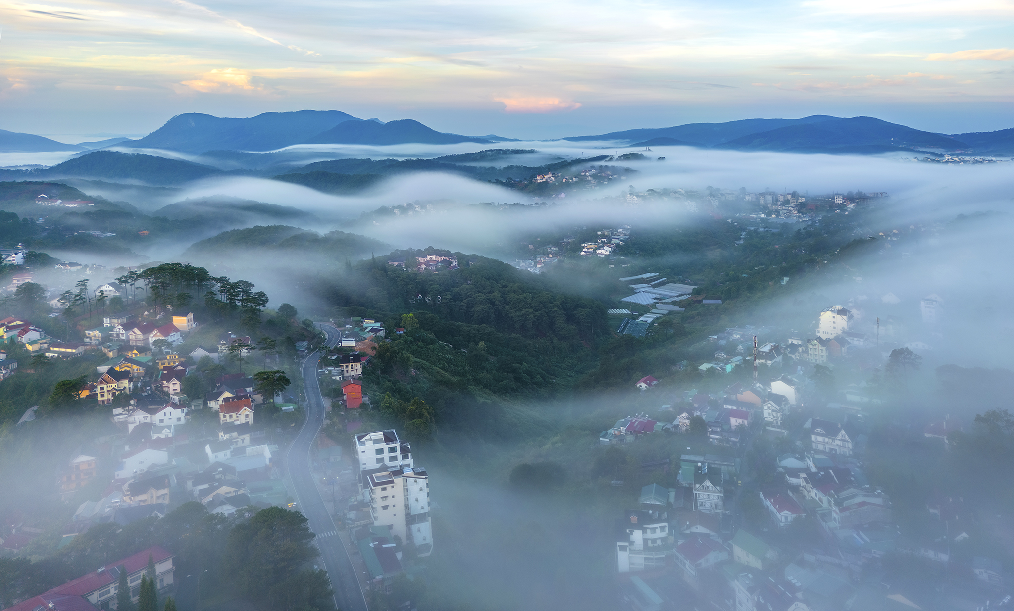 Những cung đường bồng bềnh Đà Lạt mùa săn mây - Ảnh 9.