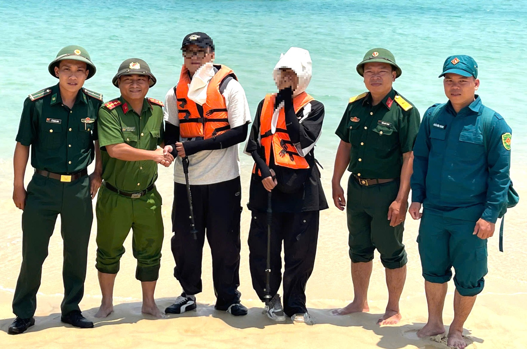 núi Mũi Đôi - Ảnh 1.