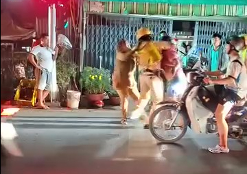 Làm rõ clip nhóm người cản trở cảnh sát giao thông kiểm tra nồng độ cồn ở xã Hưng Long - Ảnh 1.