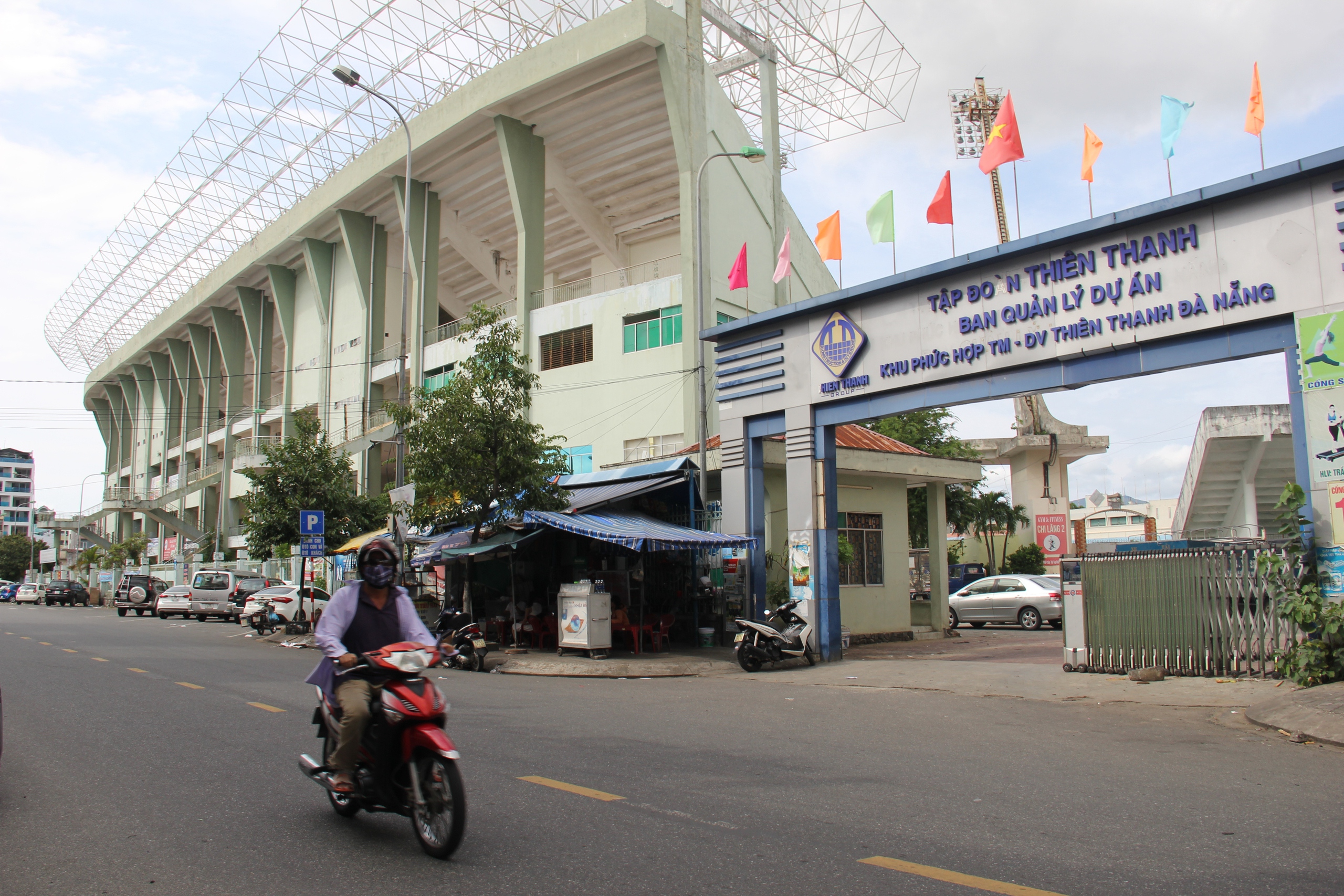 Đấu giá sân Chi Lăng với giá khởi điểm hơn 9.700 tỉ đồng, bước giá 90 tỉ đồng - Ảnh 2.