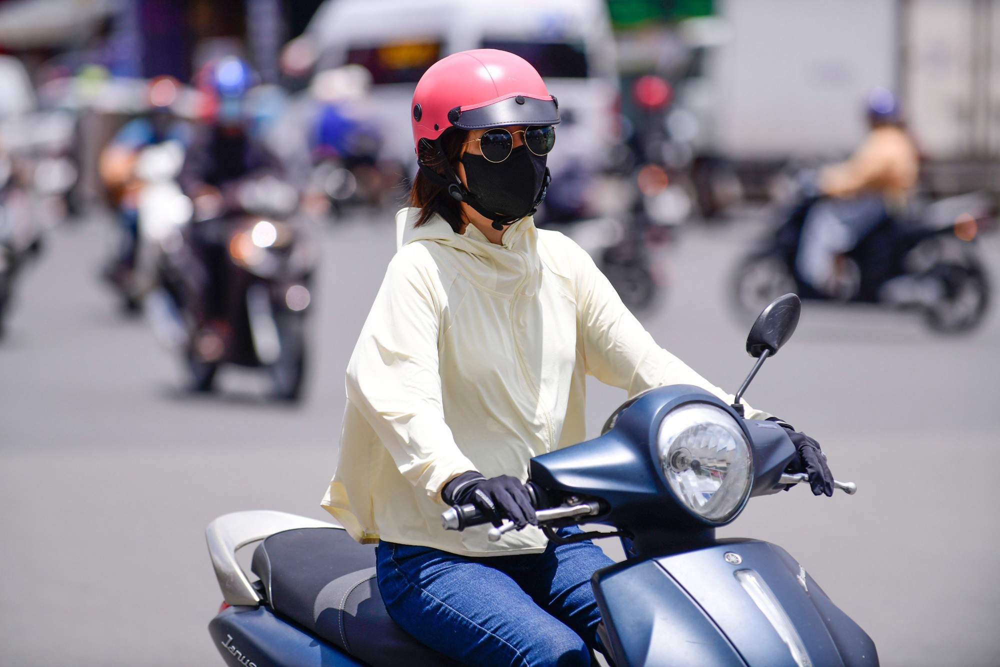 Thời tiết hôm nay 7-4: Nắng nóng khô khốc, nhiệt độ chạm mức 40 độ C - Ảnh 1.