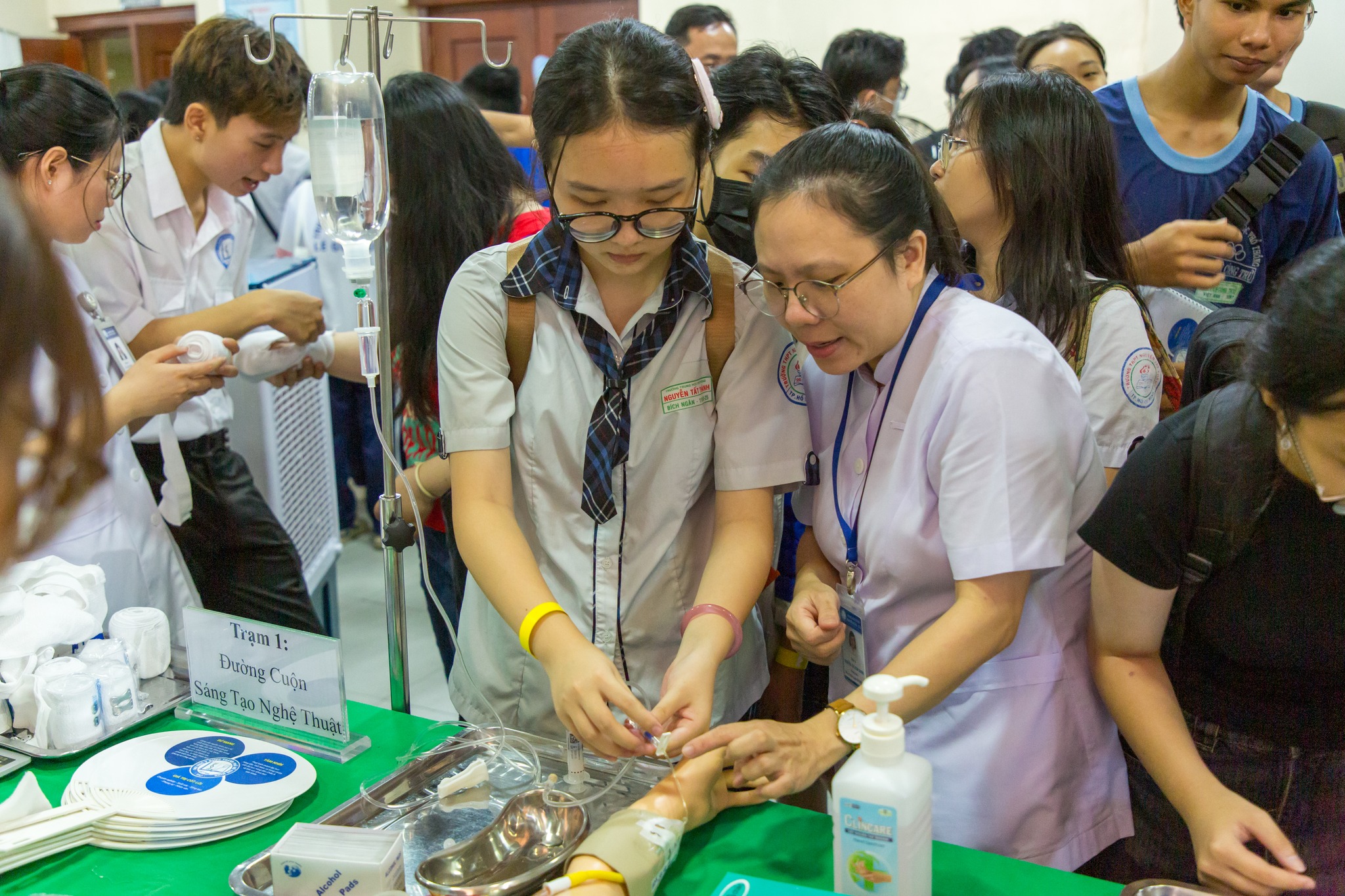 Đại học Y Dược TP.HCM - Ảnh 2.