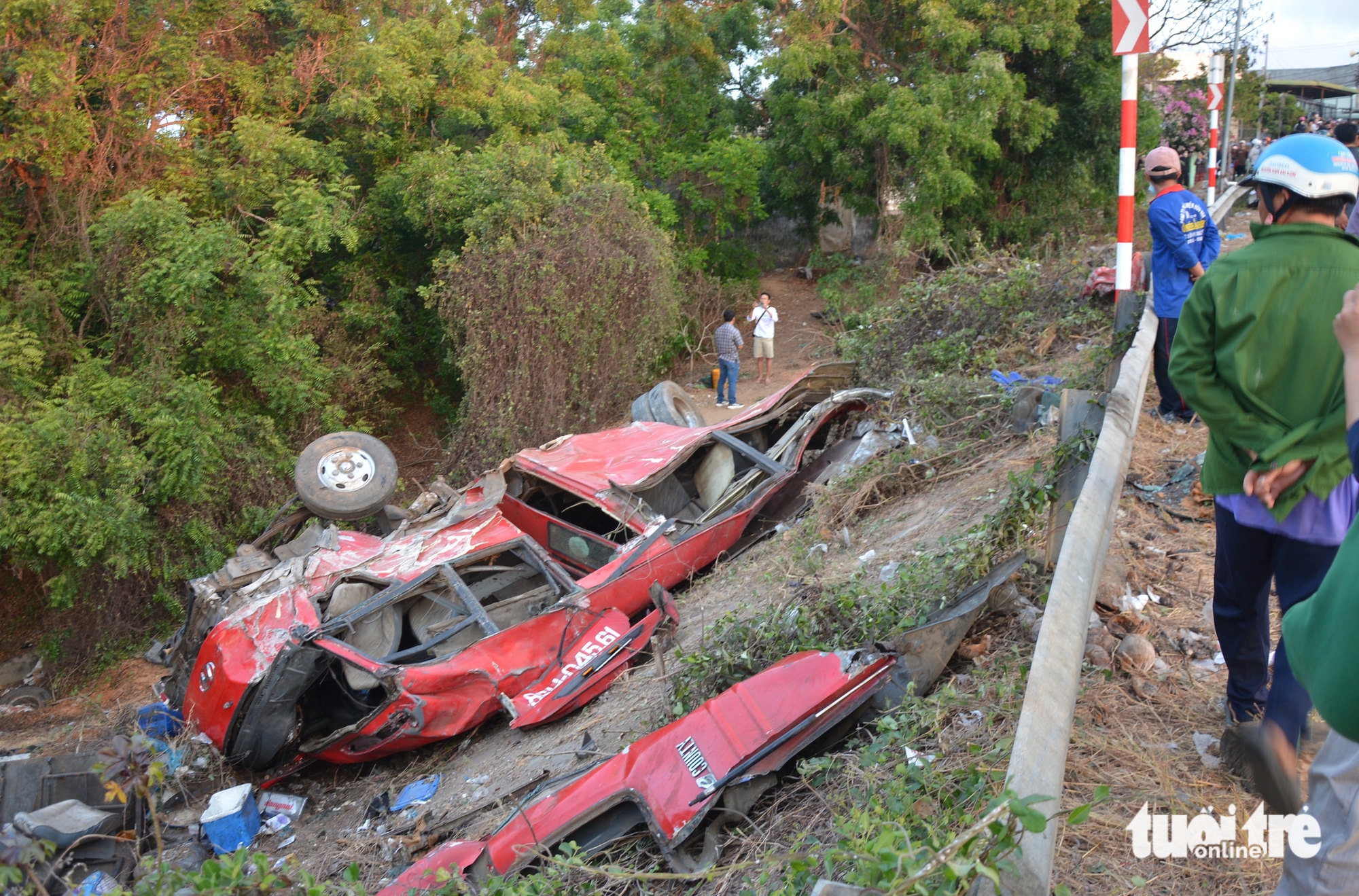 Vụ tai nạn 4 người chết, 12 người bị thương: 'Tài xế la lớn xe mất phanh' - Ảnh 1.