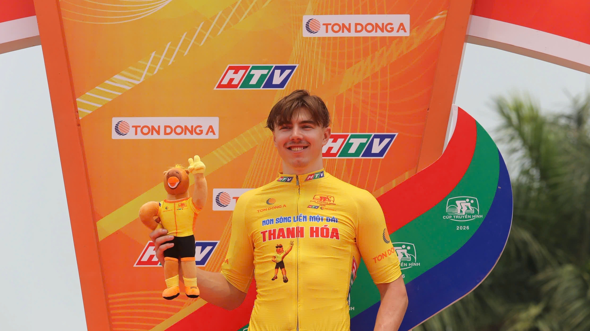 cúp truyền hình - Ảnh 1.