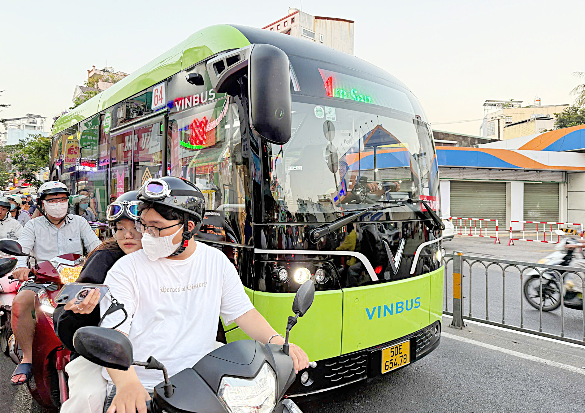 Nhiều gửi gắm cho xe buýt miễn phí - Ảnh 3.