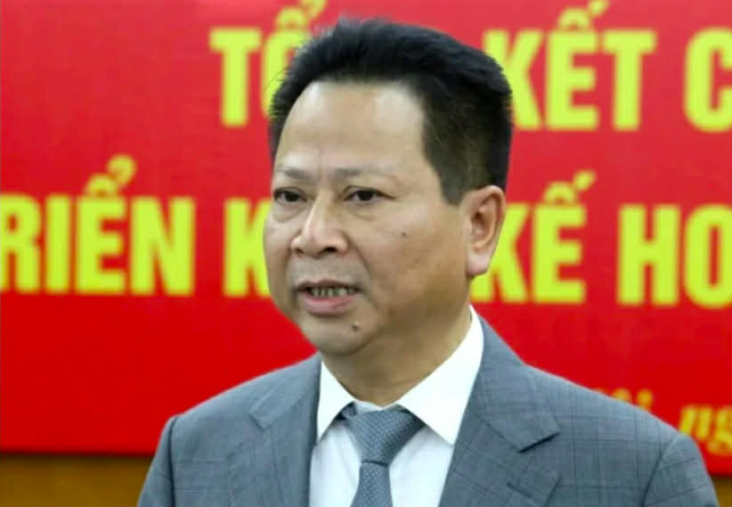 Vụ hối lộ 40 tỉ: Cựu thứ trưởng lãnh 4 năm tù, cựu cục phó bỏ trốn lãnh 5 năm tù - Ảnh 2.