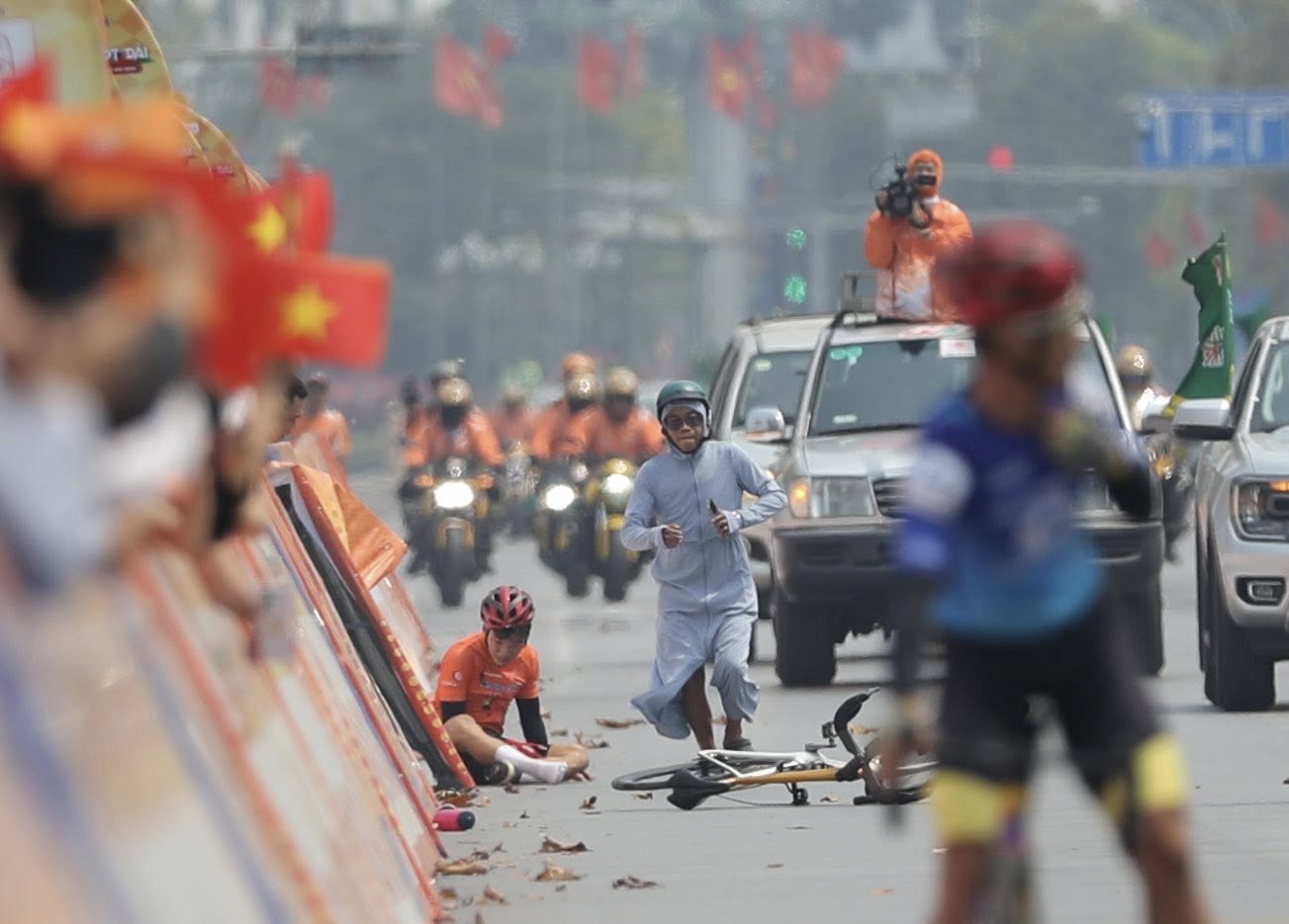 Cúp truyền hình - Ảnh 1.